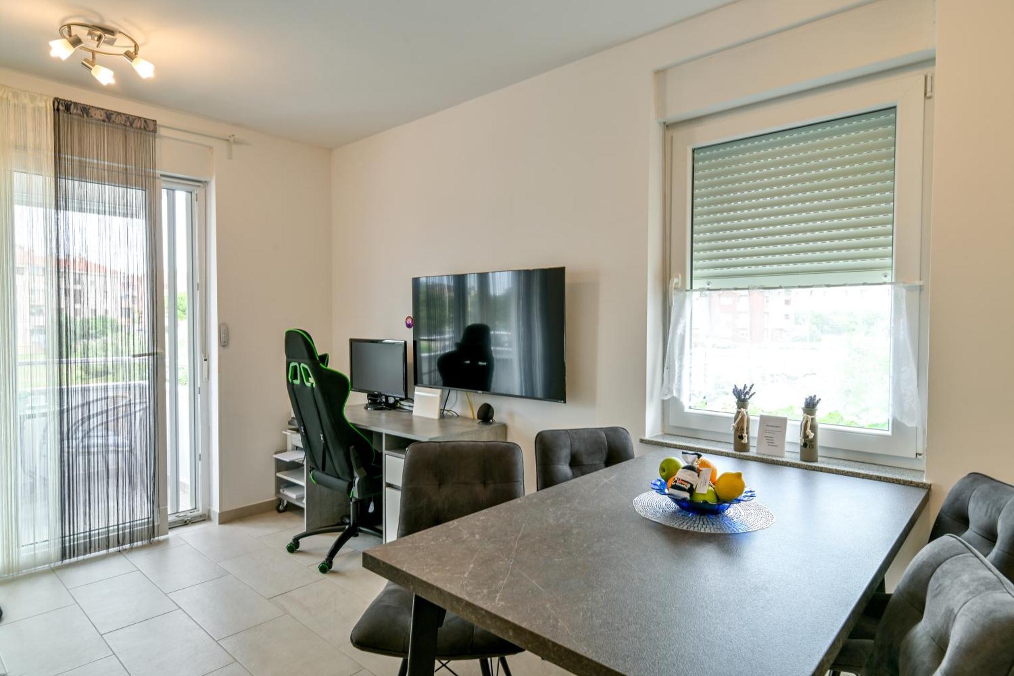 Apartment Uma Умаг Екстериор снимка